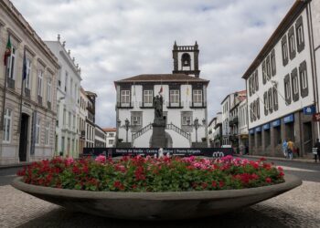 Best Tips for Managing Jet Lag Safely