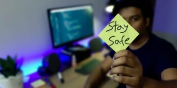 How to Stay Safe While Backpacking