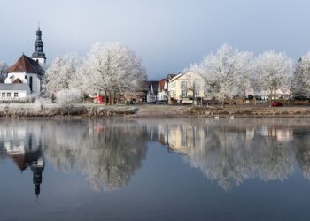 Scenic Lakes to Explore by Kayak