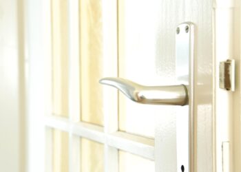 How to Handle Language Barriers Safely