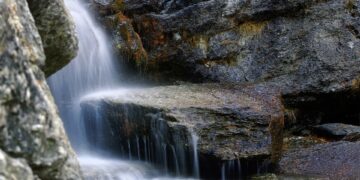 Scenic Cliffside Walks Worth the Journey