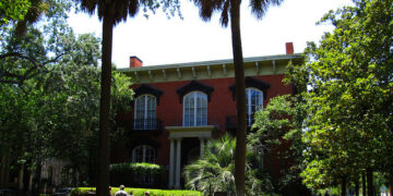 San Francisco – Savannah, Georgia (and vice versa). 3 (Basic Economy) / 3 (Regular Economy). Roundtrip, including all Taxes – The Flight Deal