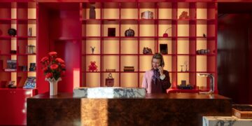 Holiday Inn comes to the Grand Canyon, Rosewood Amsterdam taking reservations and other hotel news