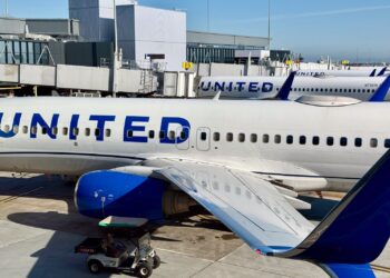 United cuts flights, but still sees strength for international vacations and premium seats