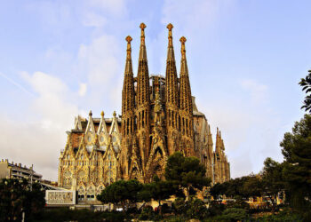 Dallas – Barcelona, Spain. 3 (Basic Economy) / 3 (Regular Economy). Roundtrip, including all Taxes – The Flight Deal