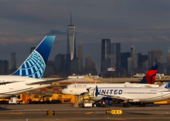 Newark flight troubles: United, JetBlue expand travel waivers as delays mount
