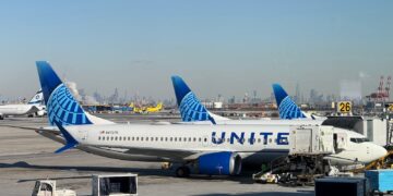 FAA orders airlines to cut schedules at Newark as travel woes persist