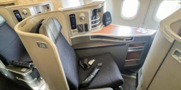 No more mileage award upgrade chart as American Airlines unveils instant upgrades