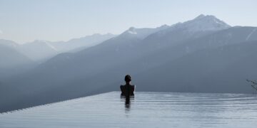 Dreamy hotel pools to book using points