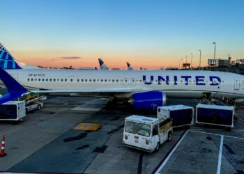 United warns of delays after ground stop for ‘technology issue’