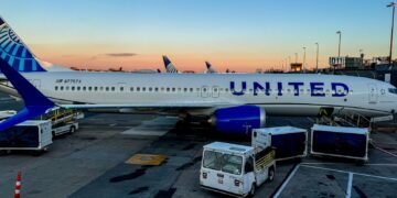 United warns of delays after ground stop for ‘technology issue’