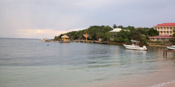 San Francisco – Roatan Island, Honduras. 7 (Basic Economy) / 3 (Regular Economy). Roundtrip, including all Taxes – The Flight Deal