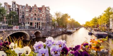 Fly to London, Paris and other European cities from 20,400 SkyMiles